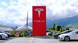 Innovation et Stratégie Marketing de Tesla : Révolutionner l’Industrie Automobile