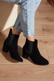 Les Bottines : Des Chaussures Indispensables pour Votre Garde-Robe