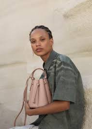 Tendances sac à main : L&rsquo;accessoire mode incontournable