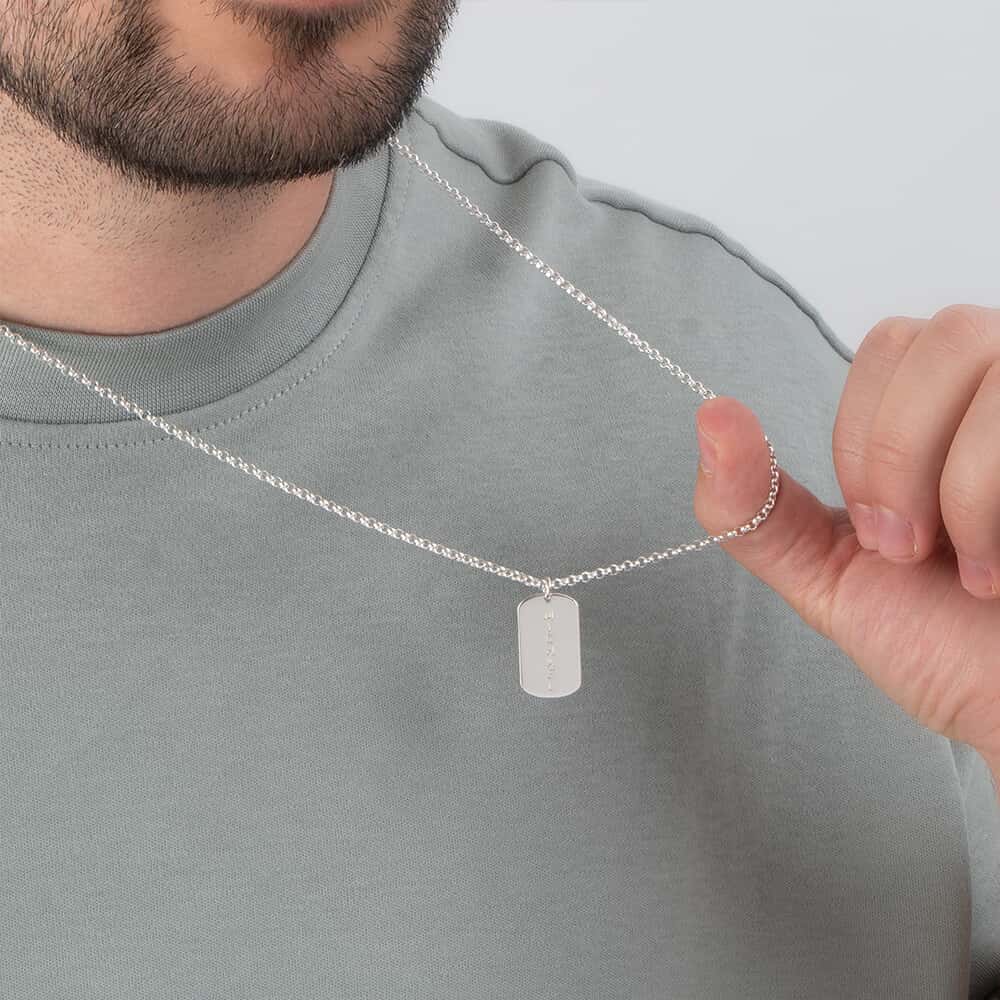 Le Collier pour Homme : Accessoire de Mode Incontournable
