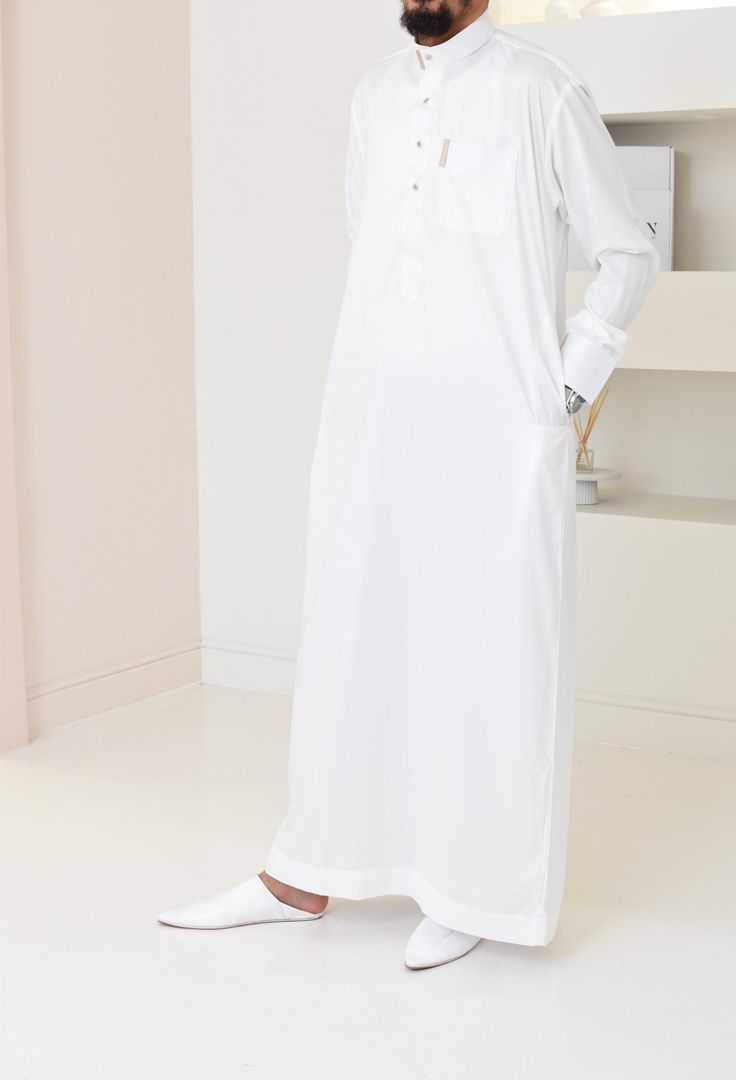 Élégance et Tradition : Le Qamis Homme, Symbole de Raffinement
